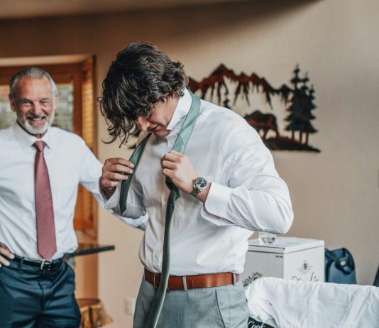 Na dan mog venčanja, budući tast i tašta ponizili su mog oca pred pet stotina gostiju, nazvavši ga smećem — a moja verenica se na to samo smejala.