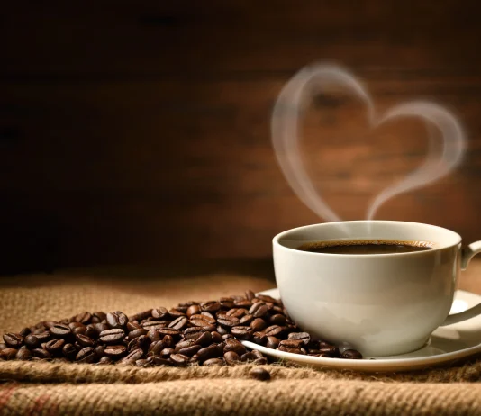 Upozorenje doktora: Izbjegaveti kafu u ova doba dana iako to svi radimo!
