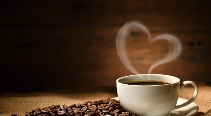 Upozorenje doktora: Izbjegaveti kafu u ova doba dana iako to svi radimo!