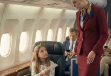 Stjuardesa je izjavila da obrok „nije namenjen nekome poput nje“ — ali potez deteta koji je usledio zauvek je promenio jednu aviokompaniju.