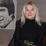 „Rekao je da idemo na koncert, a završili smo na F odeljenju“ – Vesna de Vinča tvrdi da ju je legendarni pevač odveo u psihijatrijsku kliniku, a scena je rasplakala sve prisutne.