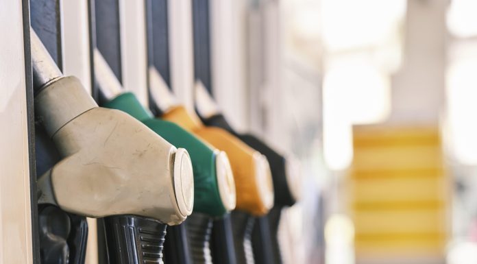 HAOS NA PUMPAMA: U ovom mjestu ukida se dio poreza na gorivo, vozači masovno hrle!