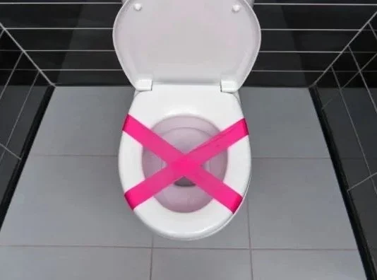 Ljekar upozorava: Evo šta se stvarno događa u tijelu kad zadržavate stolicu!