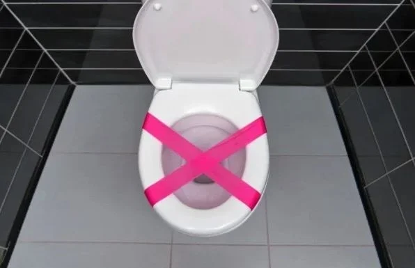 Ljekar upozorava: Evo šta se stvarno događa u tijelu kad zadržavate stolicu!