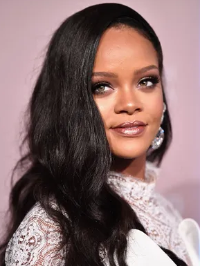 Drama u Beverli Hilsu: Pucnjava na vilu Rijane dok je pevačica bila unutra s porodicom, uhapšena žena (30) 🚨