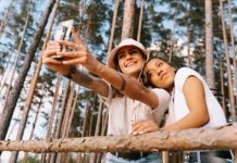 Psiholozi otkrili: Šta stoji iza potrebe da ljudi stalno objavljuju svaki detalj svog života na društvenim mrežama?