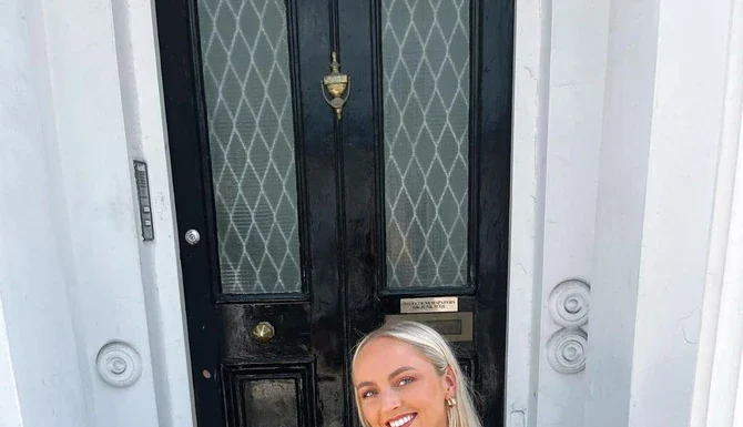 Spavala sa 300 partnera za godinu dana — a onda je zazvonio telefon: očev poziv koji joj je promenio sve!