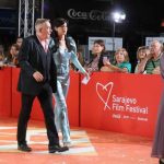 Mima ostavio bivšu dva dana pred svadbu, sada ljubi 35 godina mlađu: U 71. godini njihova veza i dalje puni komšiluk pričama