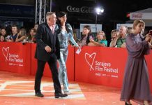 Mima ostavio bivšu dva dana pred svadbu, sada ljubi 35 godina mlađu: U 71. godini njihova veza i dalje puni komšiluk pričama