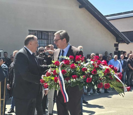 VUČIĆ NA SAHRANI MAJKE MILORADA DODIKA: Predsednik Srbije pružio podršku porodici u teškim trenucima
