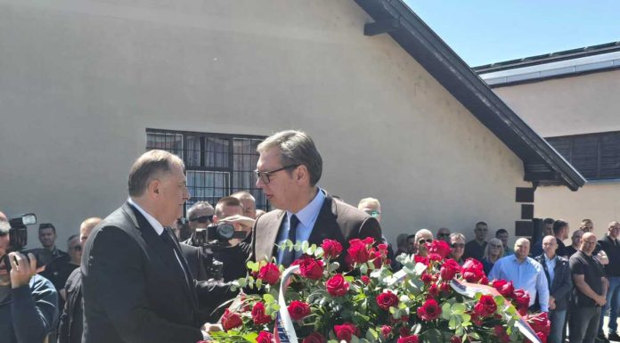 VUČIĆ NA SAHRANI MAJKE MILORADA DODIKA: Predsednik Srbije pružio podršku porodici u teškim trenucima