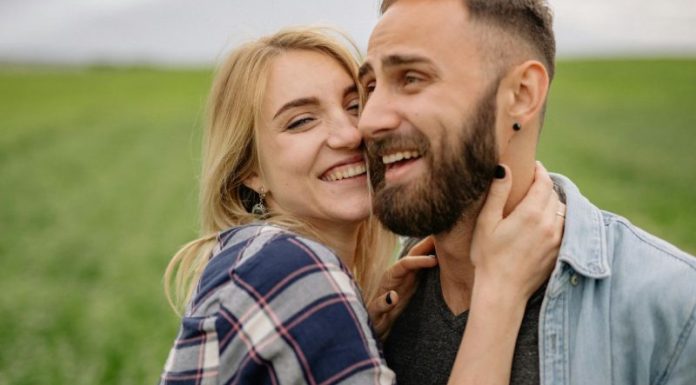 Pet razloga zbog kojih mlađe žene često biraju starije muškarce