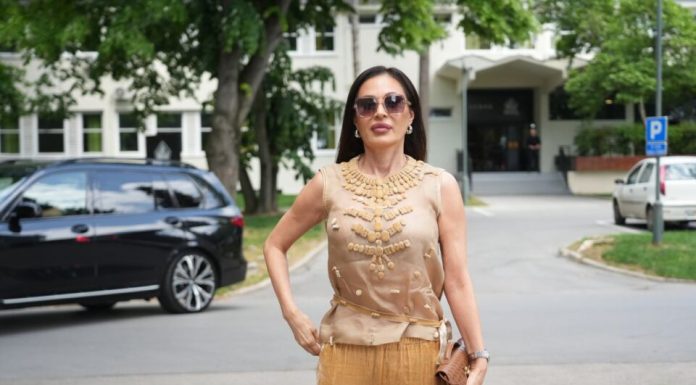 „Oteli su mi milion i po i stavili nanogicu“: Ceca dobila fudbalski dres od kolege pa šokirala sve u studiju