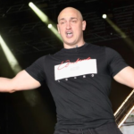 BALKAN SE TRESE! Desingerica uradio ono što niko nije smio: „PALA JE PRVA KRV!“ – Obezbjeđenje u panici, publika u transu! (FOTO)