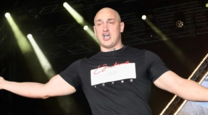 BALKAN SE TRESE! Desingerica uradio ono što niko nije smio: „PALA JE PRVA KRV!“ – Obezbjeđenje u panici, publika u transu! (FOTO)