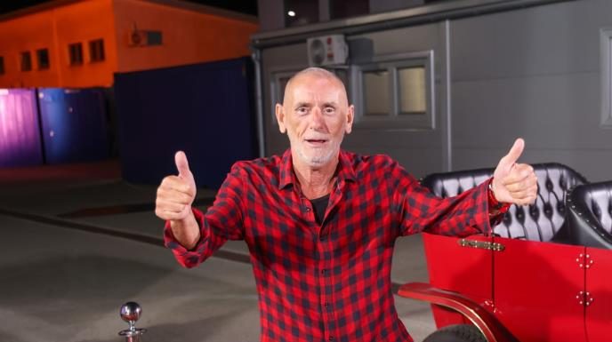 Punio džepove pred kamerama, a sada pokazao gde ulaže sav novac: Bazen, letnjikovac i ogromno imanje