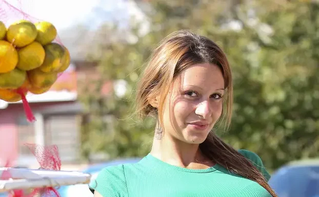 **NEPREPOZNATLJIVA! Kristina Mandarina pokazala brutalnu transformaciju, svi gledaju u njen izazovni dekolte (FOTO)**