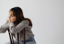 Zašto čak i najsretnije udate žene ponekad pomisle na drugog muškarca? Evo psihološkog objašnjenja.