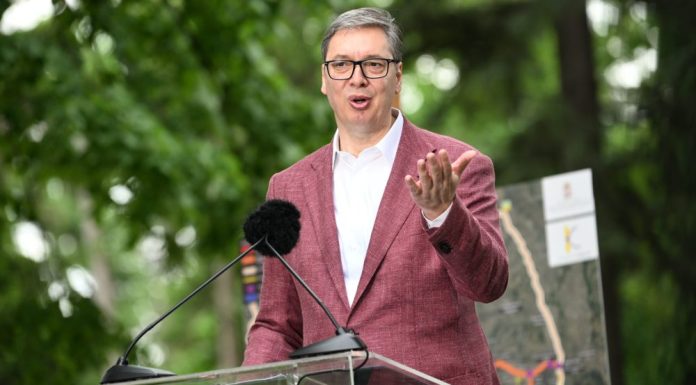 Vučić demantovao da su njegov brat i otac omogućili da Pojas Presvete Bogorodice stigne u Srbiju i da je država platila milion eura