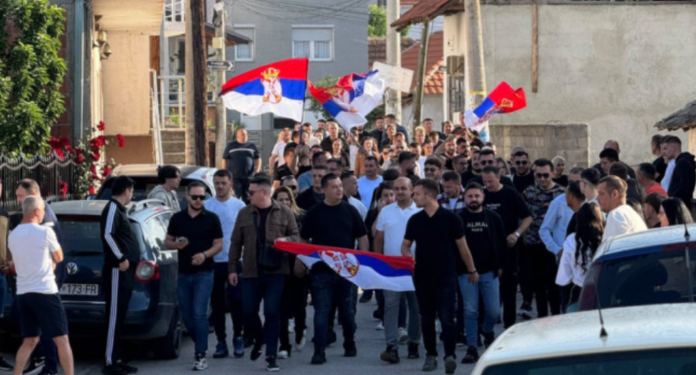 Albanci ovo nisu očekivali: Masovan izlazak Srba na izbore sa trobojkama iznenadio Prištinu